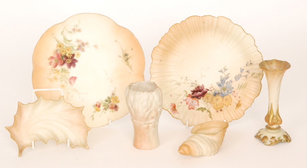 A small collection of assorted early 20th Century Royal Worcester blush ivory to include two plates