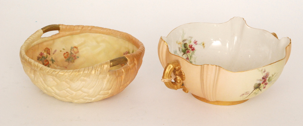 An early 20th Century Royal Worcester blush ivory shape 1435 bowl decorated to the interior and