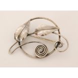 Unknown - A silver circular brooch with twin leaf and spiral frond details, diameter 4cm,