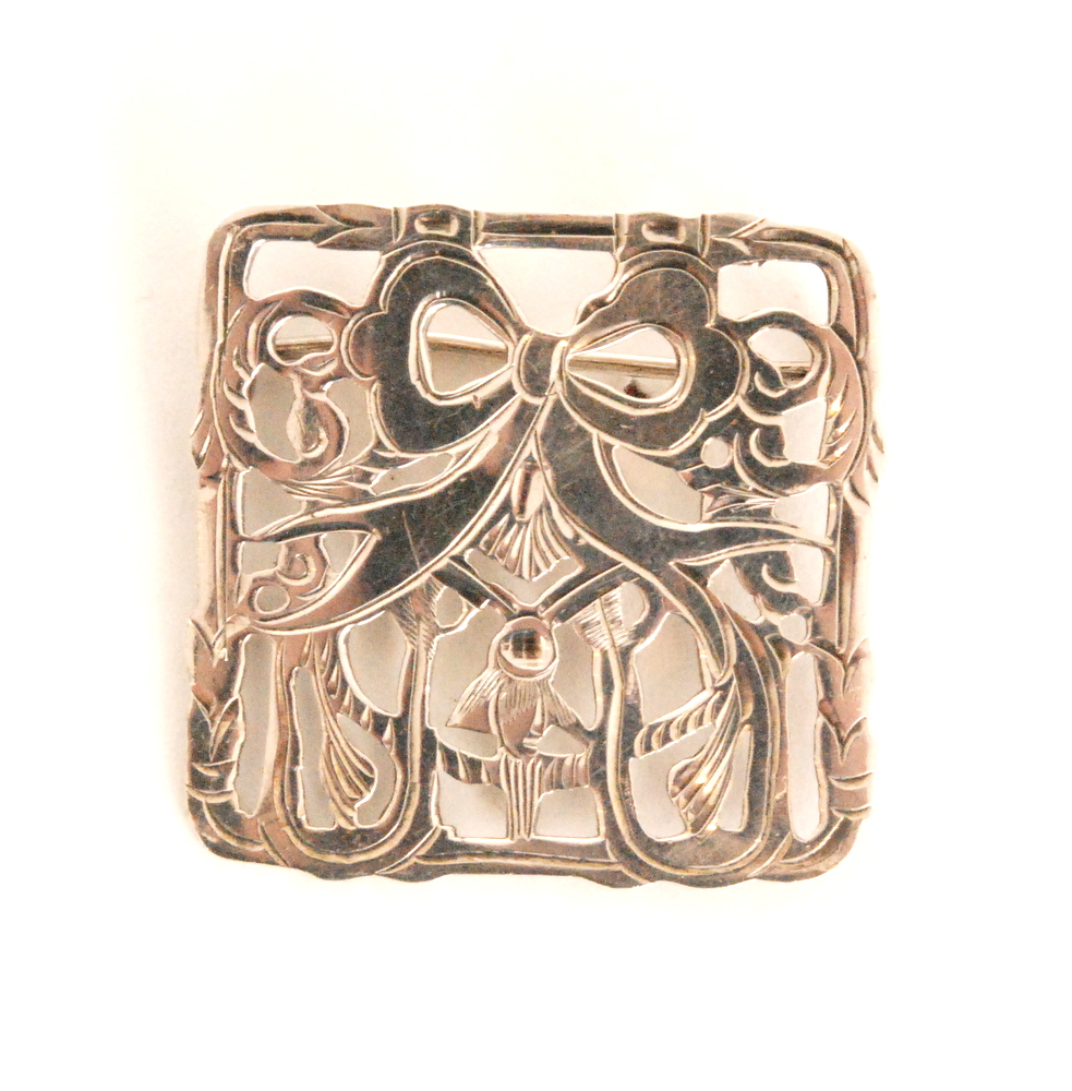 Unknown - An Art Nouveau hallmarked silver pierced panel brooch of square outline with an engraved