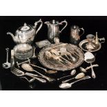 A parcel lot of assorted silver plated items to include a salver tea pot,
