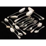 A small parcel lot of assorted hallmarked silver flat ware to include table and tea spoons,