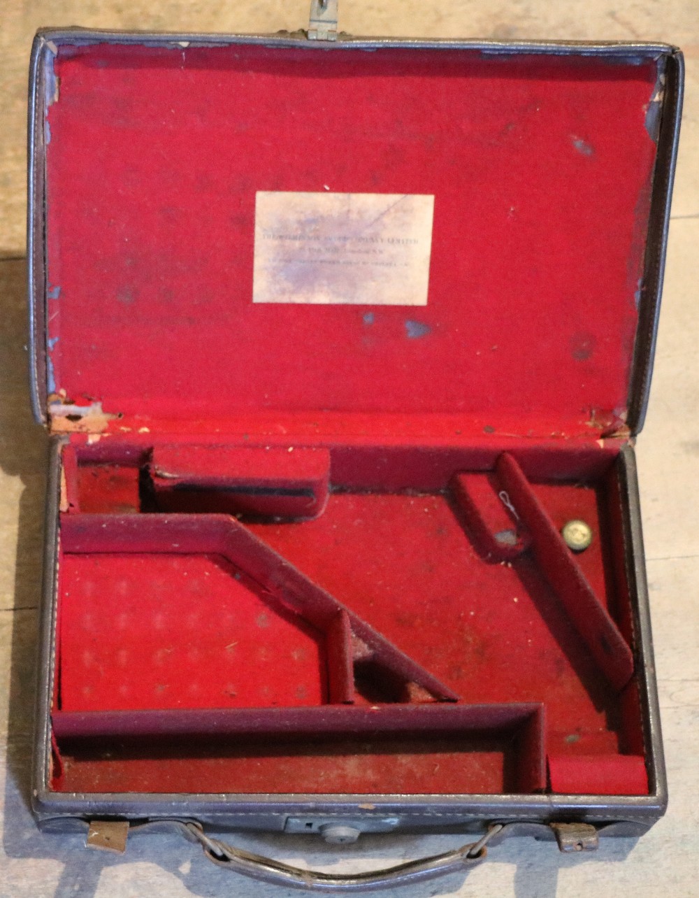 A good brass bound leather Gun-Case for a pair of shotguns, labelled 'H. - Image 3 of 10