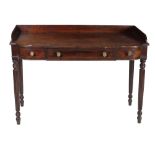 A fine quality 19th Century Irish mahogany Dressing Table, possibly by Gillingtons,