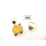 9K GOLD RING (SIZE N APPROX W: 2G) SILVER RING (SIZE N APPROX W: 1.6G) AND A REPLICA COIN