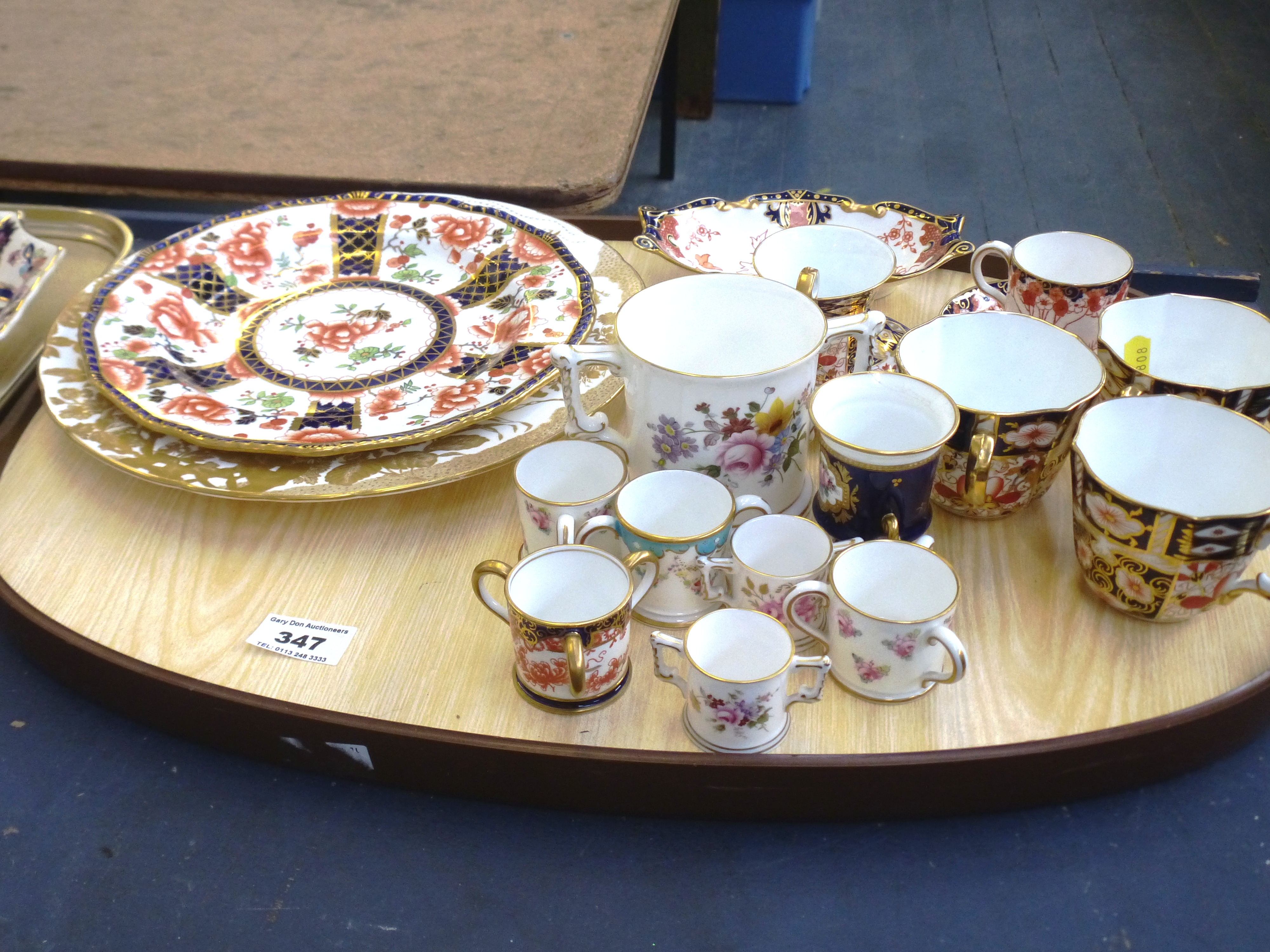 QUANTITY OF ASSORTED ROYAL CROWN DERBY INCLUDING CUPS AND SAUCERS, TEACUPS, PLATES, PIN TRAY AND