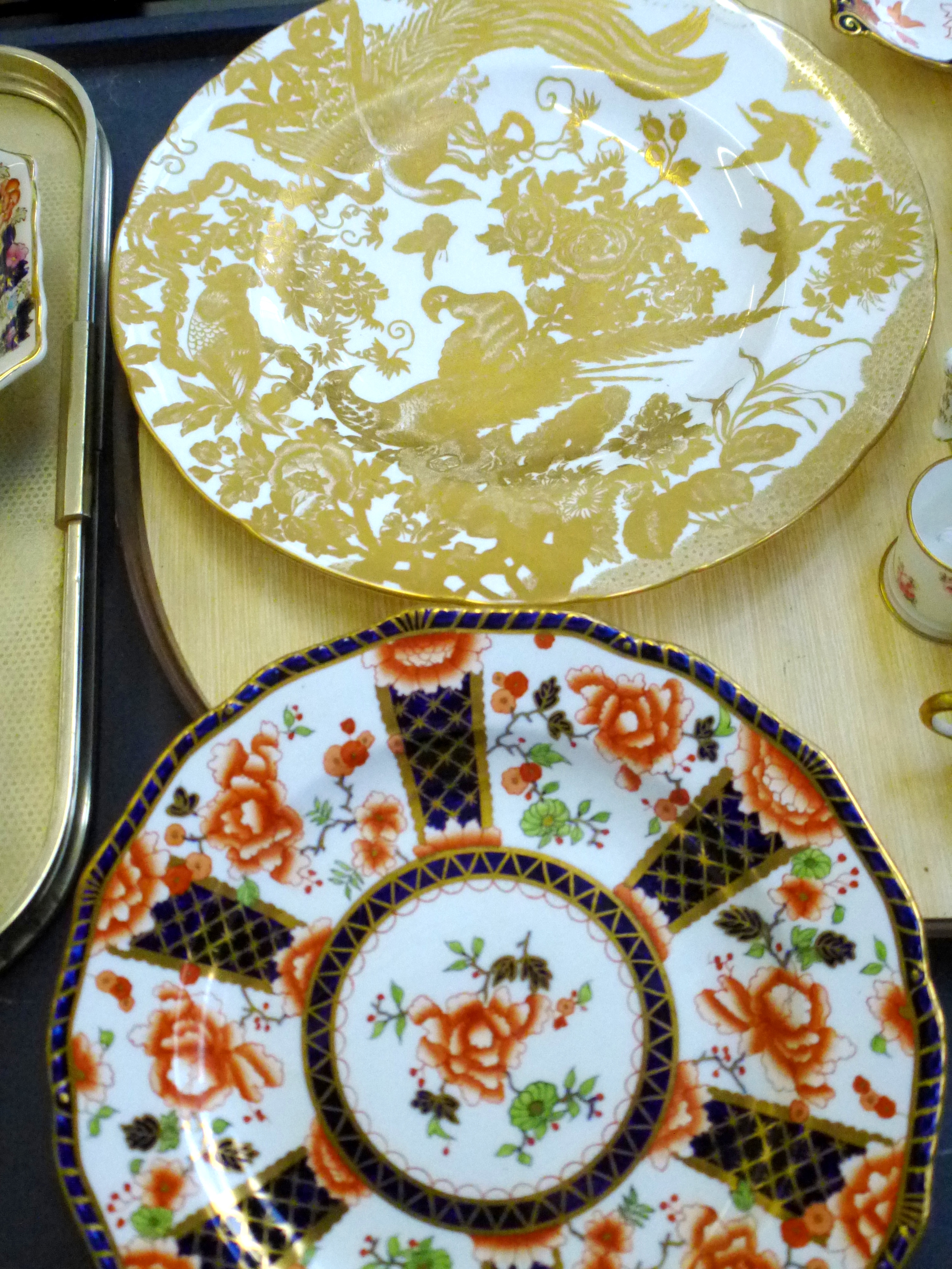 QUANTITY OF ASSORTED ROYAL CROWN DERBY INCLUDING CUPS AND SAUCERS, TEACUPS, PLATES, PIN TRAY AND - Image 4 of 4
