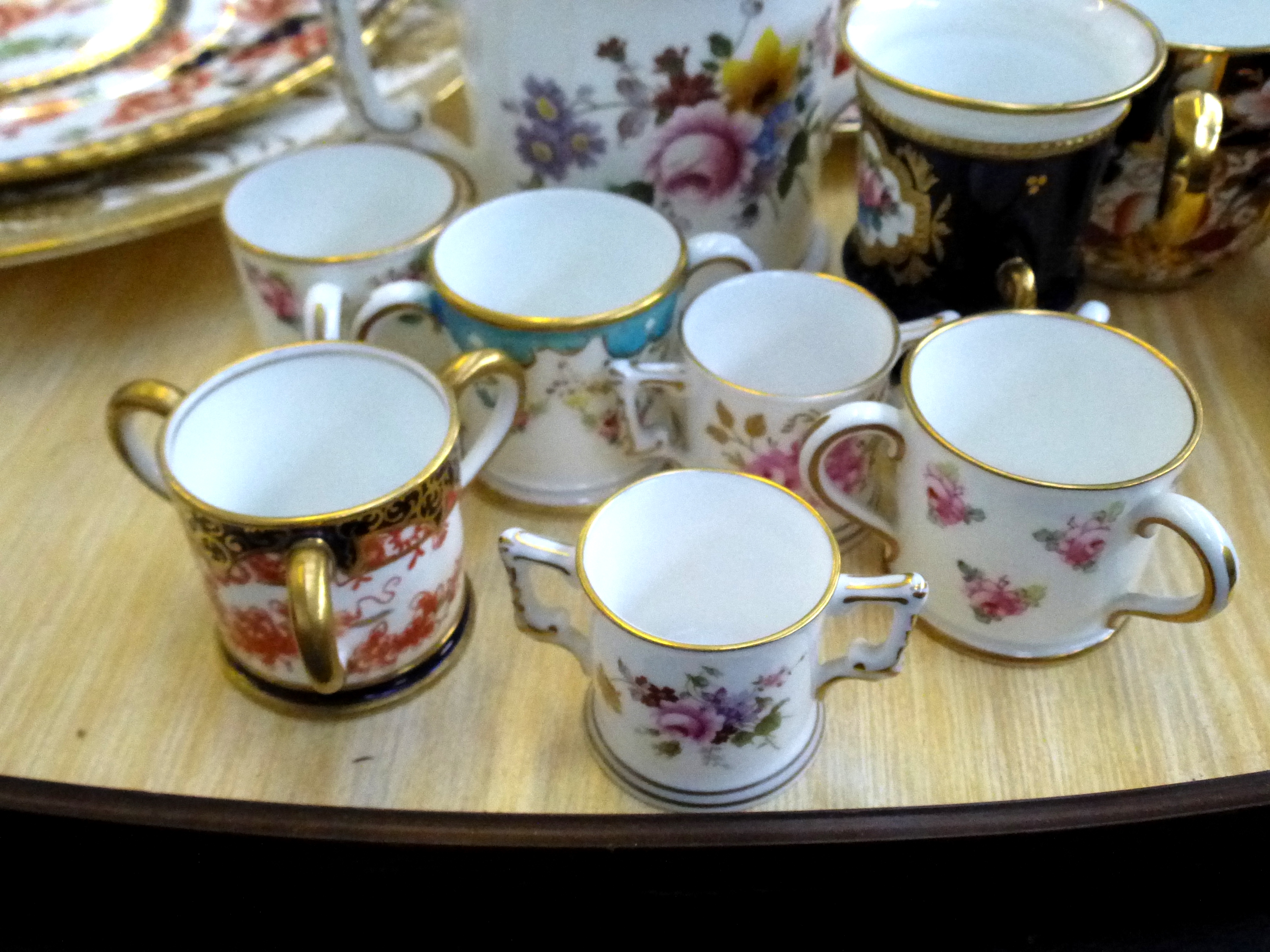 QUANTITY OF ASSORTED ROYAL CROWN DERBY INCLUDING CUPS AND SAUCERS, TEACUPS, PLATES, PIN TRAY AND - Image 3 of 4