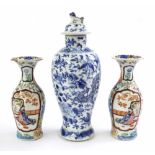 Chinese blue and white porcelain baluster vase and cover, decorated with two chasing dragons