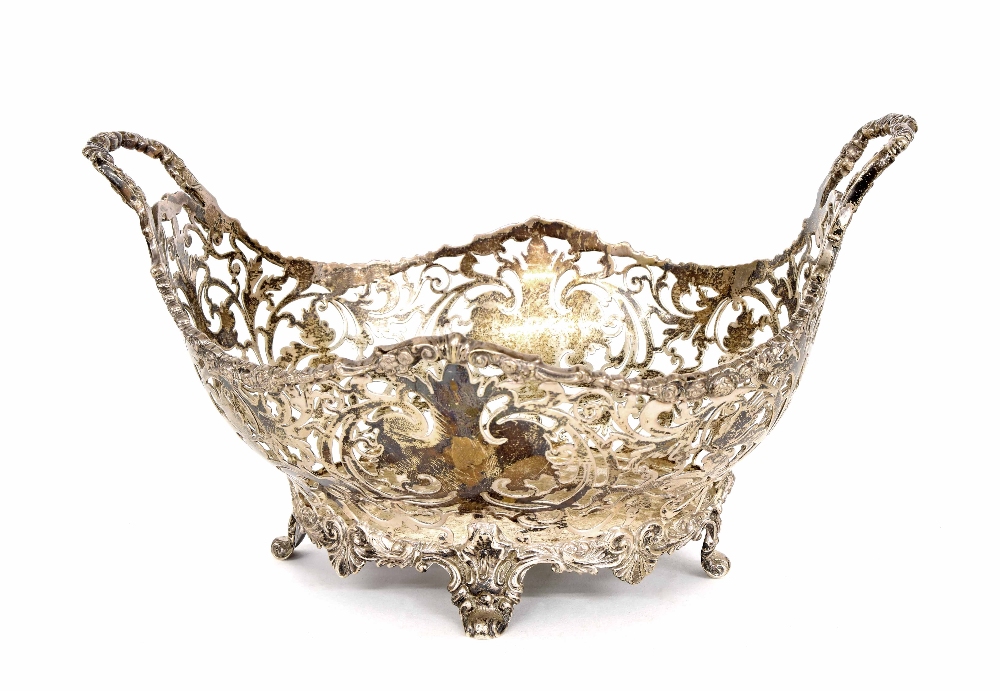 George V silver pierced basket, maker's mark rubbed, London 1920, 9.25" wide,15.2oz t approx