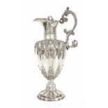 Good Edwardian silver baluster lidded claret jug, with a cast vine finial and scroll handle, the