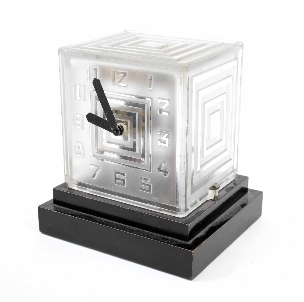 Unusual Bulle Art Deco electric mantel clock, the movement housed in a glass cube with etched lines