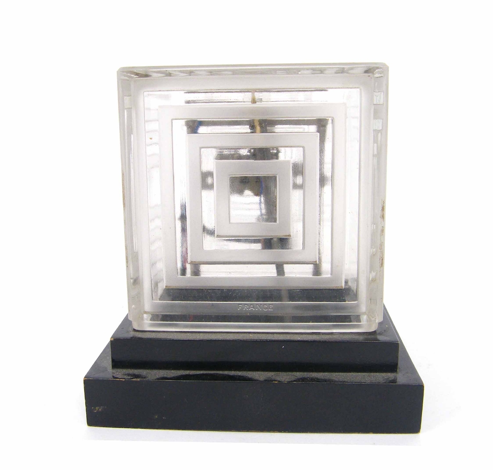 Unusual Bulle Art Deco electric mantel clock, the movement housed in a glass cube with etched lines - Image 2 of 2