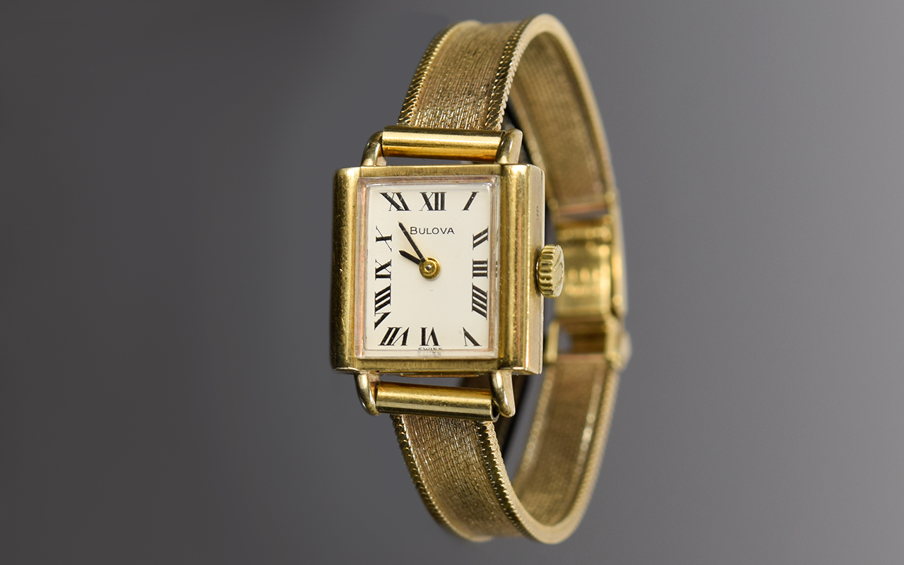 Ladies 9ct Gold Bulova Wristwatch, Manua