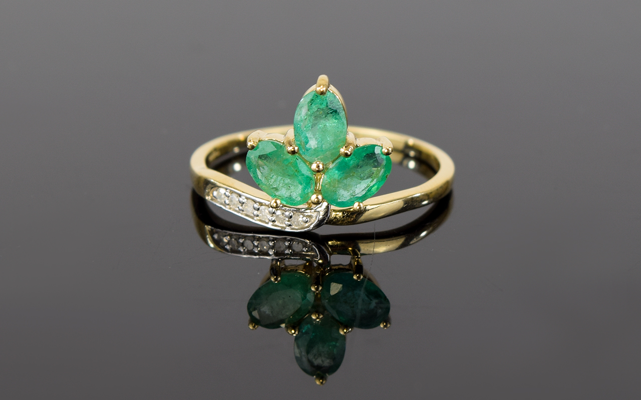 Diamond And Emerald Cluster Ring Ladies