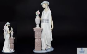 Lladro Fine Quality Porcelain Figurine ' Lady Grand Casino ' Model No 5175.