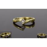Contemporary Ladies 18ct Gold Set Single Stone Diamond Ring. The Princess Cut Diamonds of Good