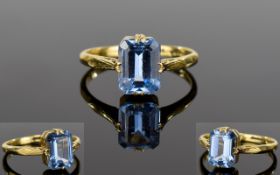 18ct Yellow Gold Single Stone Set Blue Spinel Dress Ring. Marked 18ct. Ring Size - P.