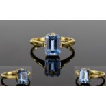 18ct Yellow Gold Single Stone Set Blue Spinel Dress Ring. Marked 18ct. Ring Size - P.