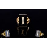 Gents 9ct Gold Signet Ring with Black Onyx Inset. Fully Hallmarked.
