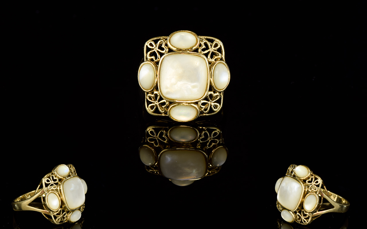 Chinese 9ct Gold and Mother of Pearl Set Dress Ring. Attractive Looking Gold Ring. Marked 375.