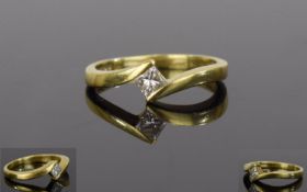Contemporary Ladies 18ct Gold Set Single Stone Diamond Ring. The Princess Cut Diamonds of Good