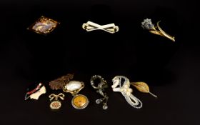 A Mixed Collection Of Vintage And Costume Jewellery Brooches Eleven in total to include gold tone