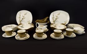 Midwinter Stylecraft Fashion Shape 'Spring Willow' Part Dinner Service comprises 5 large dinner