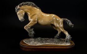 Limited Edition Shire Horse By Heredities The Charm Of Creamware England Complete with fitted