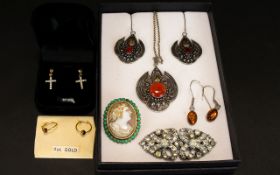 A Small Quantity Of Silver 9ct Gold And Mixed Metal Jewellery Six items in total to include Indian