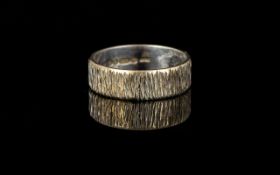 9ct White Gold Wedding Band In Bark Effect Design. Fully Hallmarked for 9ct. Ring Size - O. 4 grams.