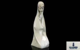 Lladro Figure, model no 4636 Girl with C