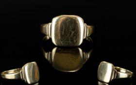 Gentleman's 9ct Gold Signet Ring. Fully Hallmarked for 9ct Gold. Ring Size P. 2.3 grams.