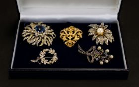 A Very Good Collection of Antique Costume jewelry Broaches.