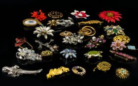 A Large Collection Of Vintage Costume Jewellery Brooches Approx fifty items in total to include