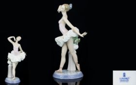 Lladro - Fine Quality and Impressive Porcelain Figure ' Stage Presence ' Model No 6323.