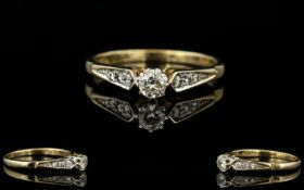 Ladies 9ct Gold Single Stone Diamond Ring with Diamond Shoulders.