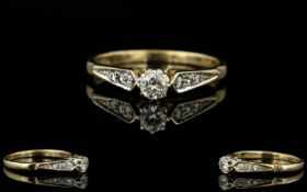Ladies 9ct Gold Single Stone Diamond Ring with Diamond Shoulders. The Single but Small Diamond of