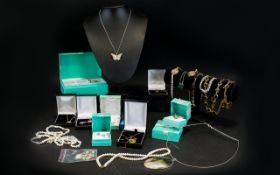 A Good Collection Of Mixed Silver And Contemporary Costume Jewellery Over thirty items in total to