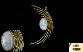 Ladies - Attractive Contemporary 18ct Gold Opal Set Pendant, The Oval Shaped Opal of Good Colour.