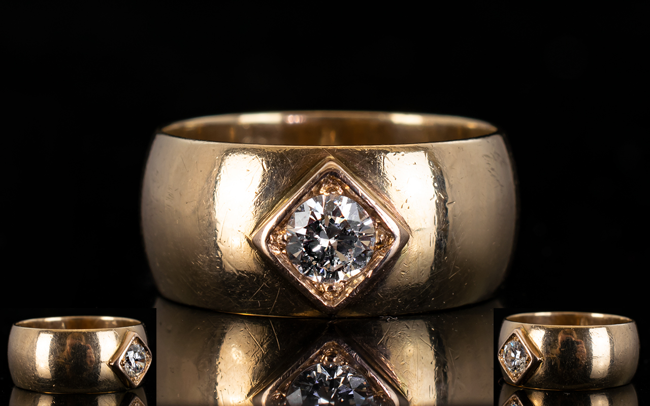 A Gents 9ct Gold Diamond Ring Set with a