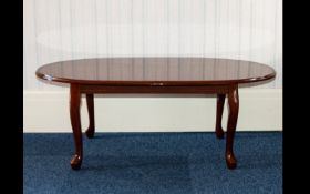 Mahogany Coffee Table Quarter veneered low table of oval form with cabriole legs. Good condition, 41