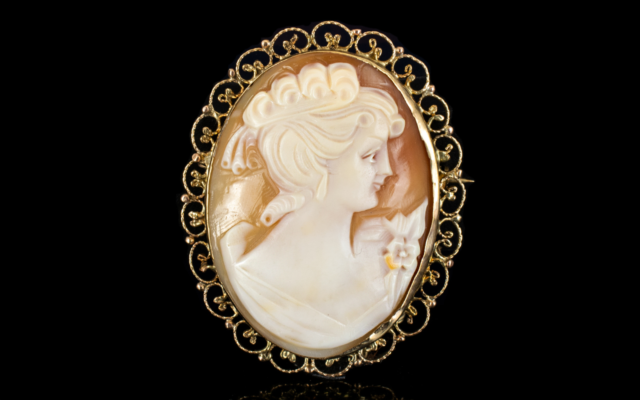 Antique Period 9ct Gold Mounted Oval Shaped Shell Cameo of Nice Quality,