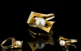 18 ct Gold Single Pearl Set Dress Ring of contemporary design gold mark for 18ct Russian 5.