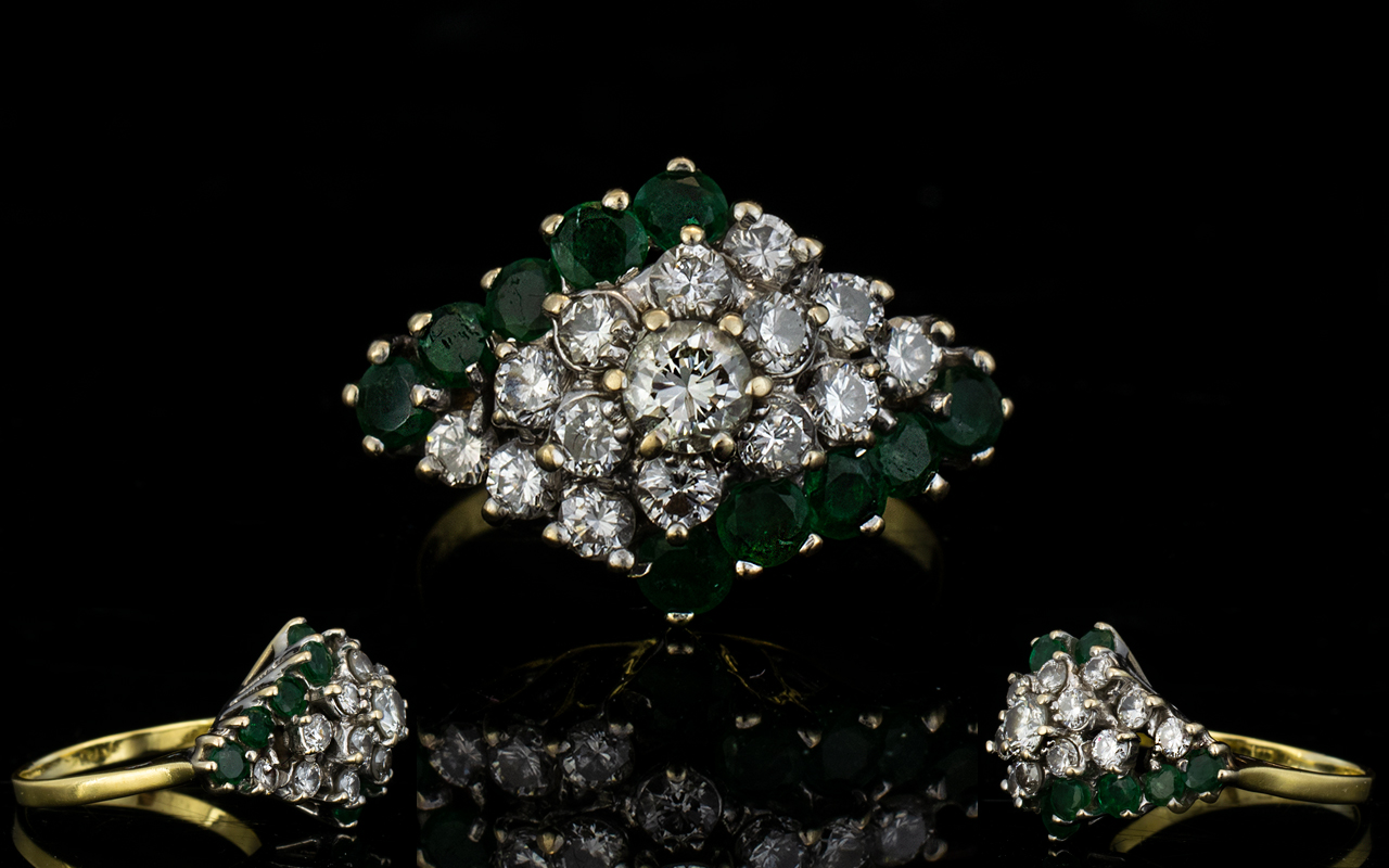 18ct Gold Attractive 1970's Emerald Clus - Image 2 of 2