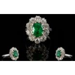 18ct White Gold Diamond & Emerald Cluster Ring Oval Green Emerald Surrounded By 10 Round Cut