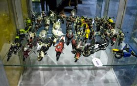 A Large Collection of Vintage Maisto Diecast Metal - 1.12 Scale Model Motorbikes ( 20 ) In Total.