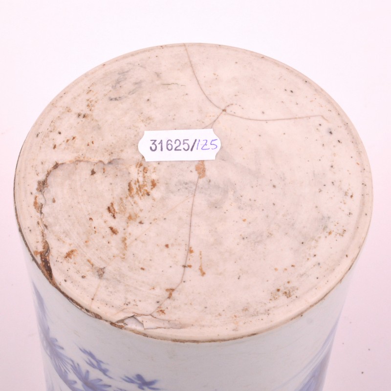 Chinese blue and white brush pot, Kangxi style, of near cylindrical form, - Image 5 of 5