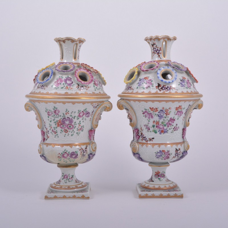 Pair of Samson porcelain urn-shaped vases, the reserves painted with armorial and stylised flowers, - Image 2 of 2