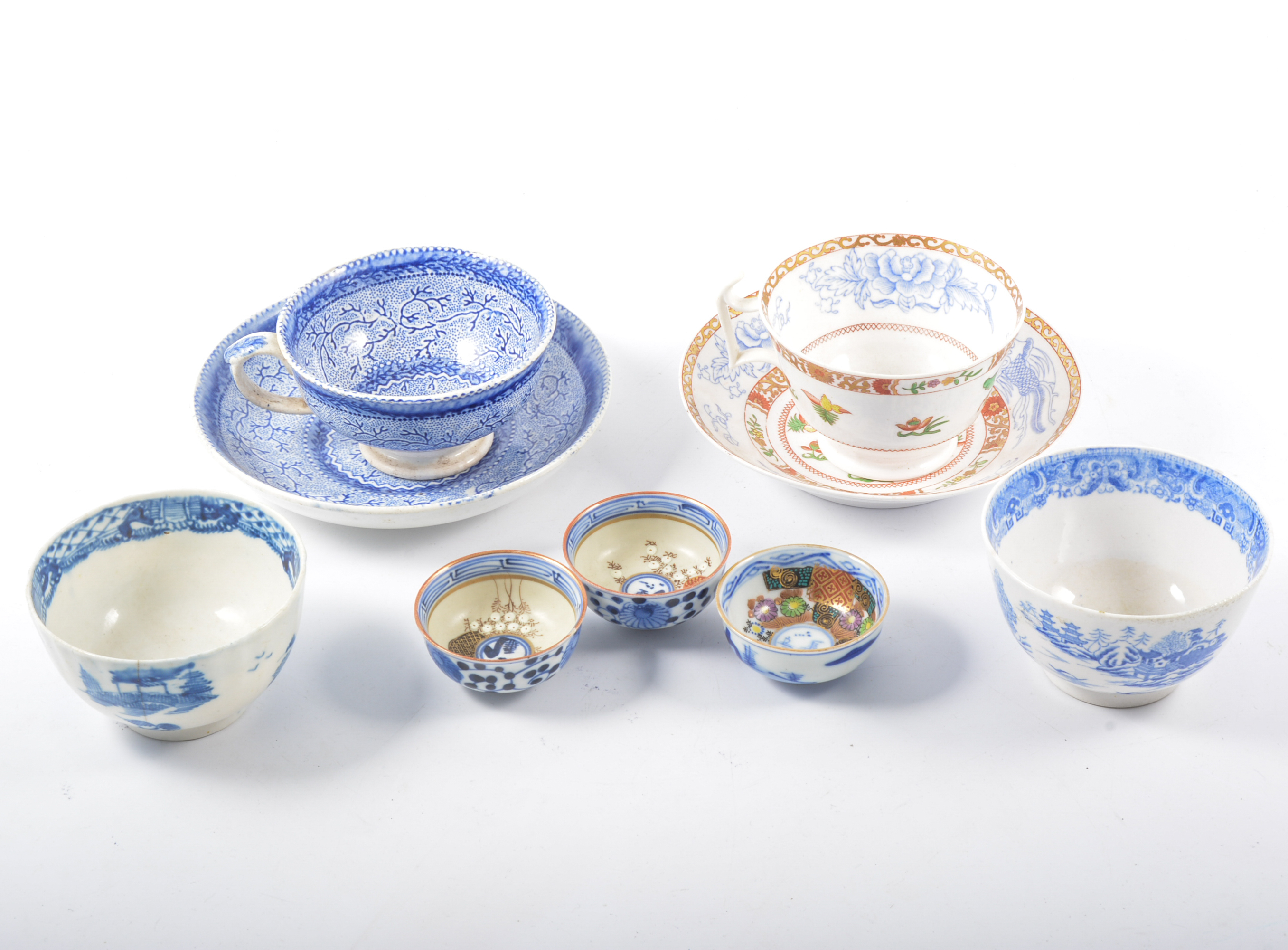 Transfer ware tea bowls and saucers, together with other English teaware, (a collection).